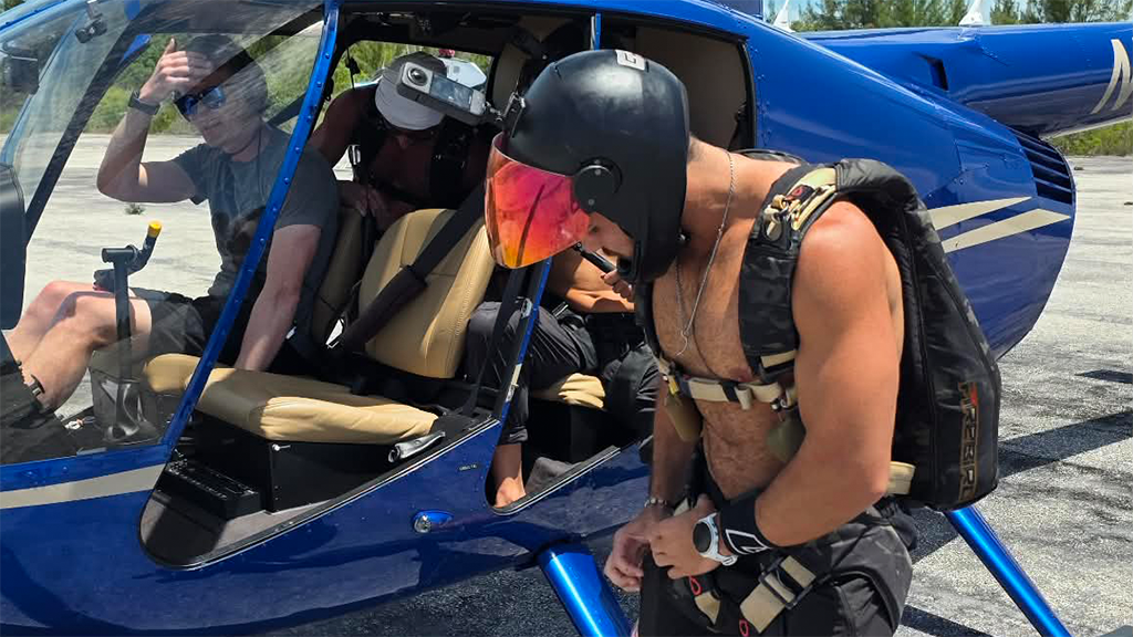 Helicopter skydiving — organize a private group event